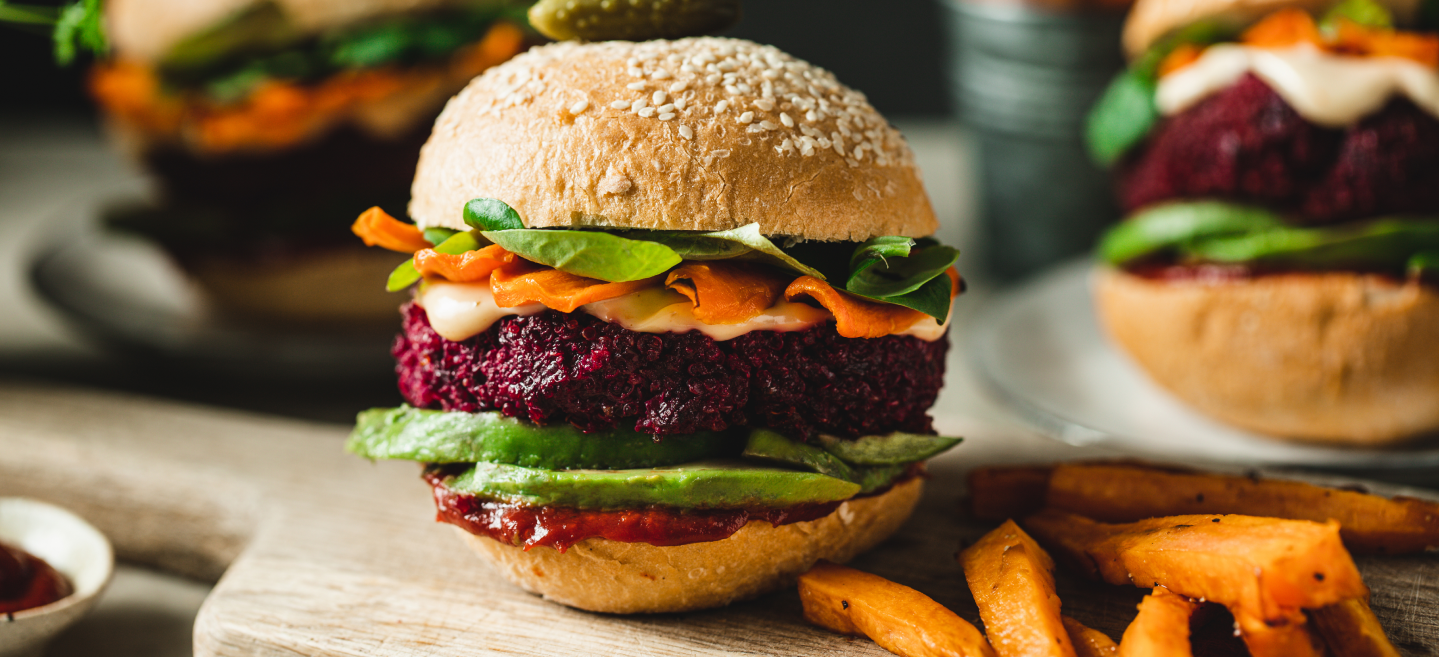 Veganer_Burger.png Vegan grillen: Rezepte, Tipps & Tricks ganz ohne tierische Produkte